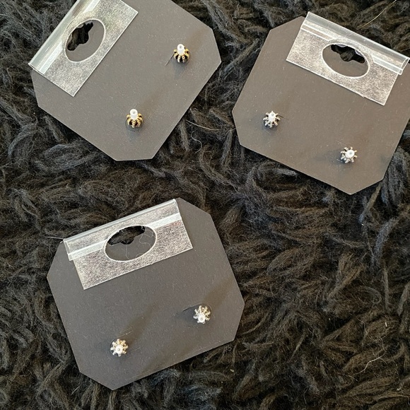 3/$25 Juicy Couture Silver Tone Heart Stud Earrings NWT - Picture 8 of 8